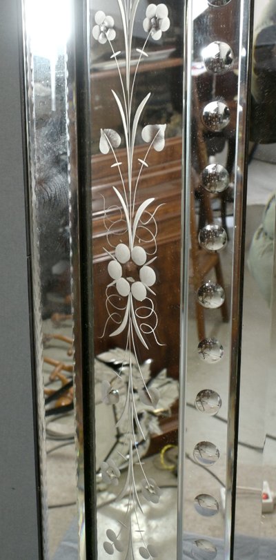 Important Venetian mirror with pediment, Italy - Early 20th century