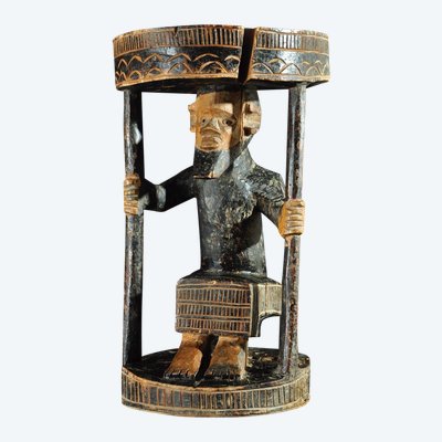 Siège de dignitaire africain sculpté en bois début XXe siècle