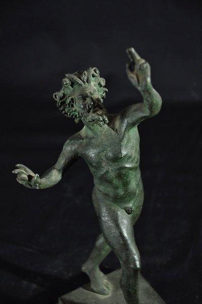 Bronzo con patina Faune de Pompéi in stile Barbedienne XIX secolo