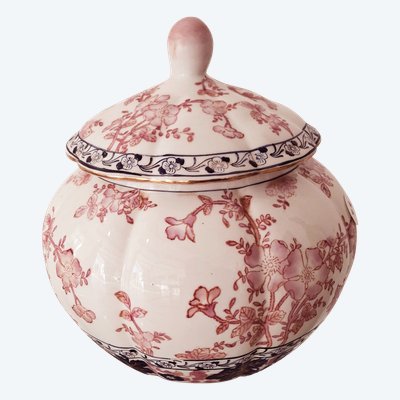 Belle céramique chinoise d'un volume intéressant