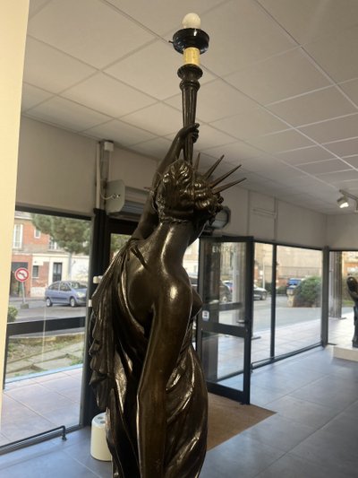 Torcia e base in ghisa, fine XIX secolo
