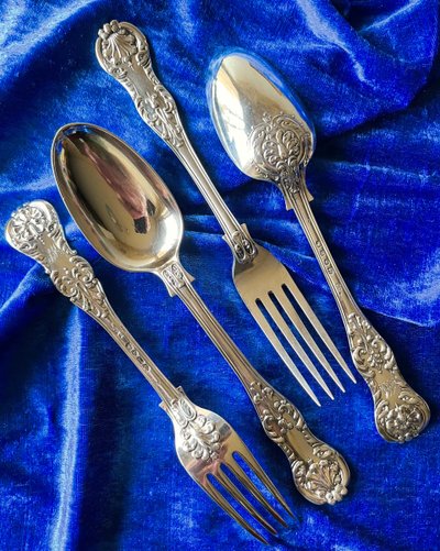 2 English cutlery sets.