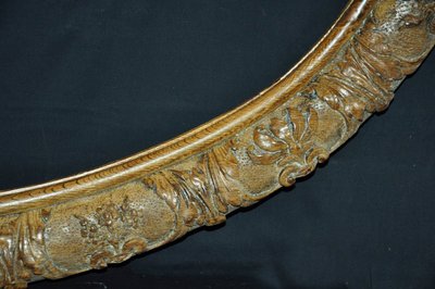 Cadre ovale en chêne massif sculpté époque XVIIIe style rocaille