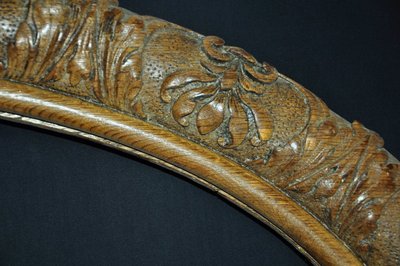 Cadre ovale en chêne massif sculpté époque XVIIIe style rocaille