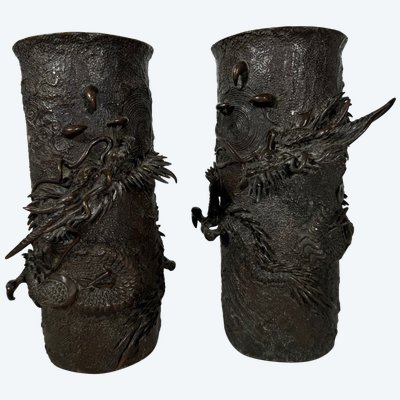 Pair of bronze tubular vases decorated with dragons Japan Meiji period