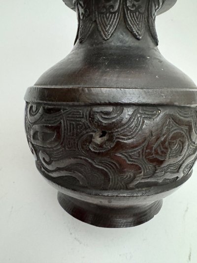 Pair of bronze vases Japan à l'Antique Meiji period