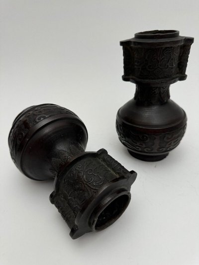 Pair of bronze vases Japan à l'Antique Meiji period