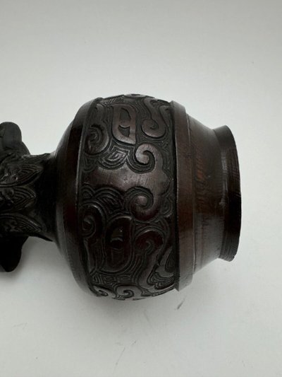 Pair of bronze vases Japan à l'Antique Meiji period