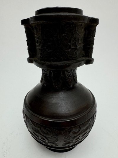 Pair of bronze vases Japan à l'Antique Meiji period