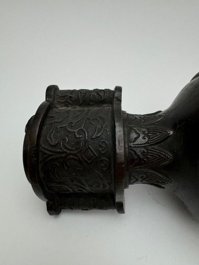 Pair of bronze vases Japan à l'Antique Meiji period