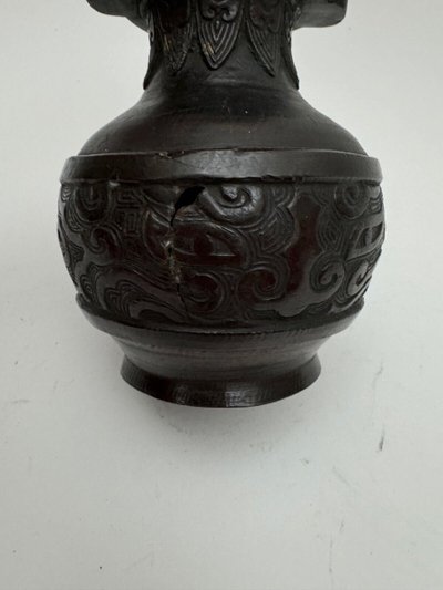 Pair of bronze vases Japan à l'Antique Meiji period