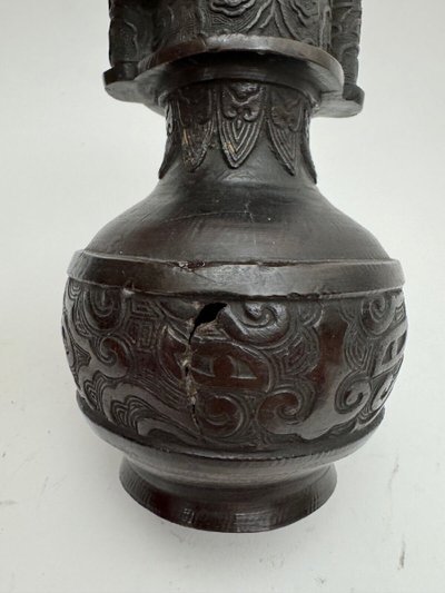Pair of bronze vases Japan à l'Antique Meiji period