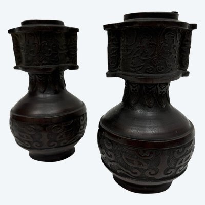 Pair of bronze vases Japan à l'Antique Meiji period