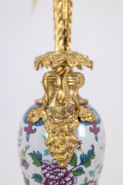 Paar Porzellanlampen mit Satyrndekor aus Bronze. Circa 1880. LS62101239P