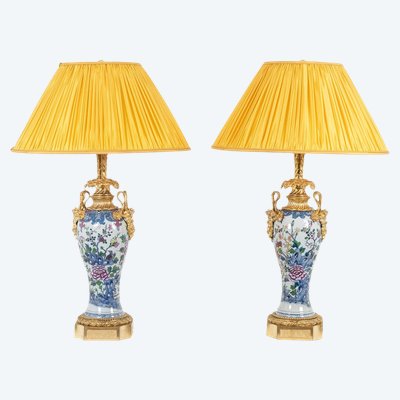 Paar Porzellanlampen mit Satyrndekor aus Bronze. Circa 1880. LS62101239P