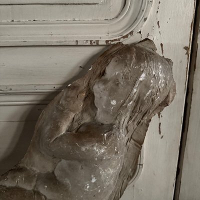 Bas-relief en plâtre représentant un bébé par Charles Filleul XXe