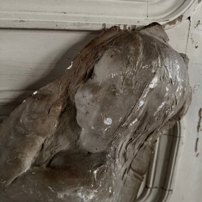 Bas-relief en plâtre représentant un bébé par Charles Filleul XXe