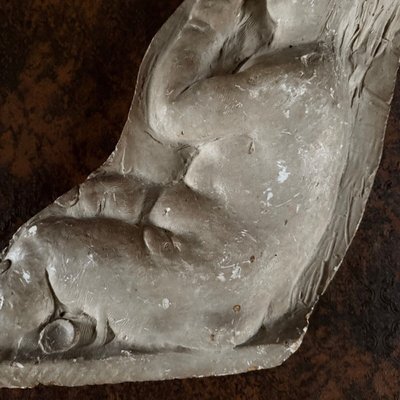 Bas-relief en plâtre représentant un bébé par Charles Filleul XXe