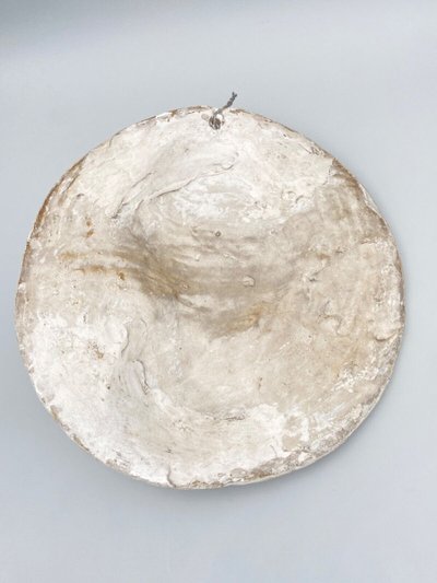 Médaillon bas-relief XIXe représentant un jeune homme en costume