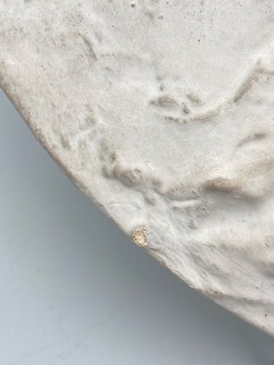 Médaillon bas-relief XIXe représentant un jeune homme en costume