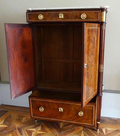 Louis XVI period command cabinet in flamed mahogany and gilt bronze, trefoil lock