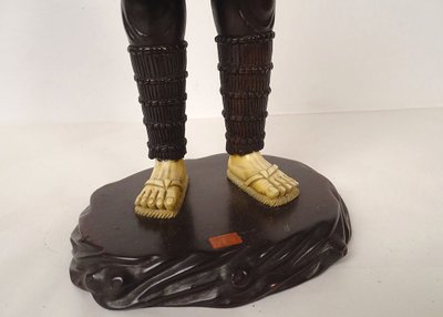 Okimono Statuette Holz Elfenbein Fischer Fischkorb Japan Meiji signiert 19.
