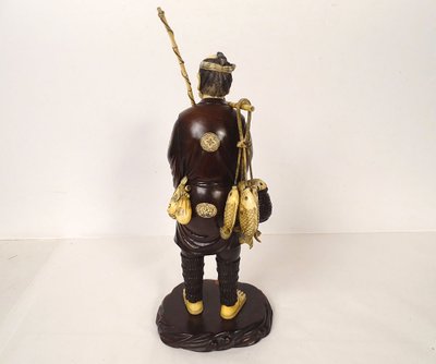 Okimono Statuette Holz Elfenbein Fischer Fischkorb Japan Meiji signiert 19.