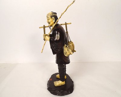 Okimono Statuette Holz Elfenbein Fischer Fischkorb Japan Meiji signiert 19.