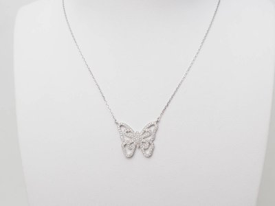 Collana a farfalla in oro bianco e diamanti