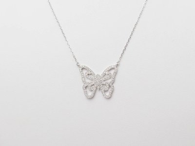Collana a farfalla in oro bianco e diamanti