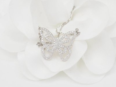 Collana a farfalla in oro bianco e diamanti