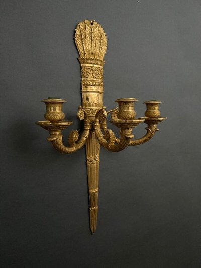 Paar Wandleuchten mit Palmetten aus vergoldeter Bronze 3 Leuchten Restauration XIX.