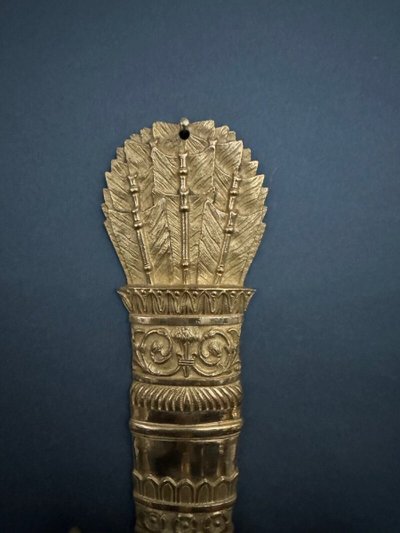 Paar Wandleuchten mit Palmetten aus vergoldeter Bronze 3 Leuchten Restauration XIX.