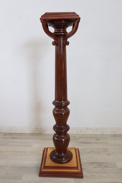 Vintage Column in Turned Oak