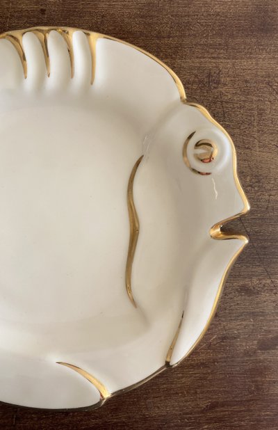 12 Ceramic Plates Ivory Design Fish with Gold Trim