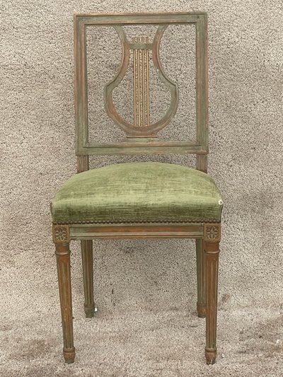 Lyre chair