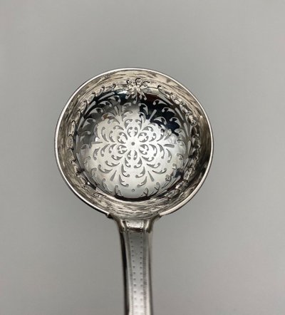 Silver sprinkling spoon 18th century fermiers généraux 93 grams