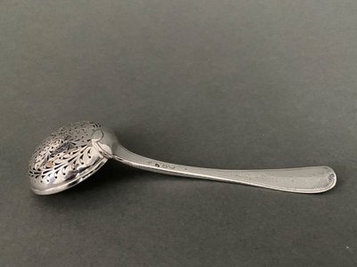 Silver sprinkling spoon 18th century fermiers généraux 93 grams