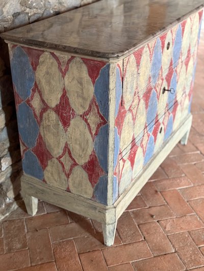 Napoleon III chest of drawers dating from the 19th century enhanced with pretty colored patterns and patina