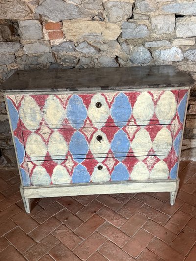 Napoleon III chest of drawers dating from the 19th century enhanced with pretty colored patterns and patina