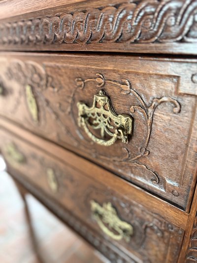Commode presse à linge début 19e siècle Louis XVI aux motifs sculptés 