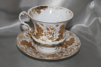 Tazza da cioccolata e piattino in porcellana di Grafenroda, Turingia, Germania, XIX secolo