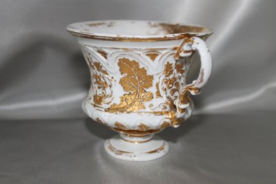 Tazza da cioccolata e piattino in porcellana di Grafenroda, Turingia, Germania, XIX secolo