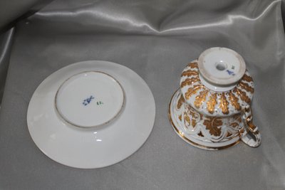 Tazza da cioccolata e piattino in porcellana di Grafenroda, Turingia, Germania, XIX secolo