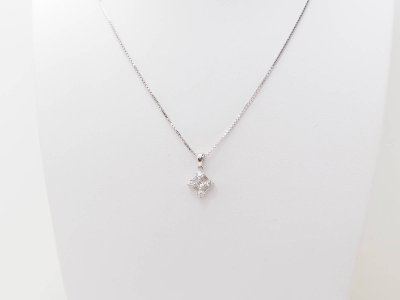 Collier en or blanc et diamants