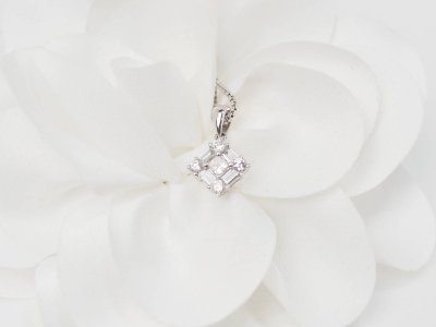 Collier en or blanc et diamants