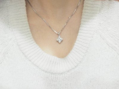 Collier en or blanc et diamants