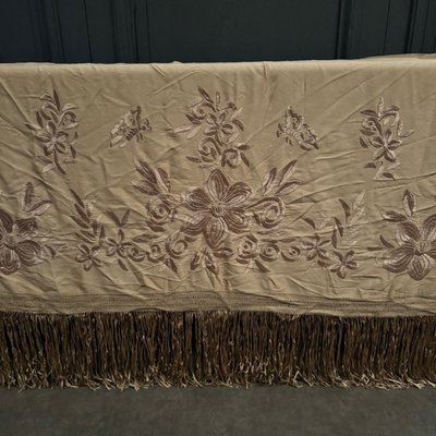 Embroidered shawl or tablecloth from China 1900 with floral decoration