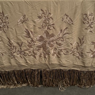 Embroidered shawl or tablecloth from China 1900 with floral decoration