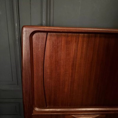 Credenza Highbord di Johannes Andersen modello UM18 in teak Danimarca
